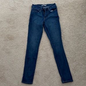 Levi’s 721 High Rise Skinny Dark Wash size 28